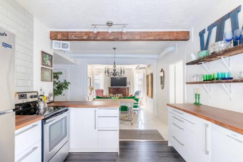 Billede fra billedgalleriet på Boutique Apartment in 1905 Victorian Home - Plaza - Westport i Kansas City