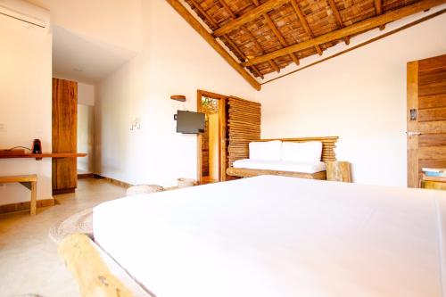 a bedroom with a bed and a table in a room at VillaMag in Jericoacoara