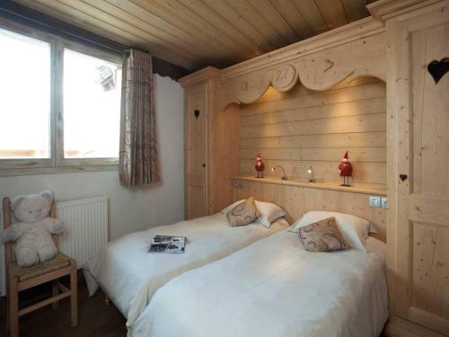 a bedroom with a bed and a dresser at Le Paquis in Tignes