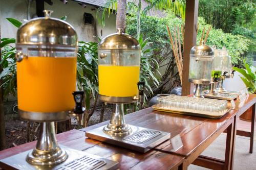 Comida en o cerca de este resort