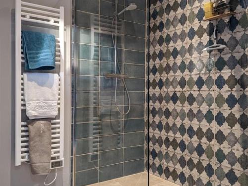 Kúpeľňa v ubytovaní Maison de campagne avec piscine, tennis privé et WIFI - FR-1-653-10