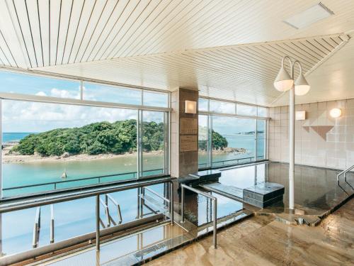 a room with a view of the ocean at KAMENOI HOTEL Kii-Tanabe in Tanabe
