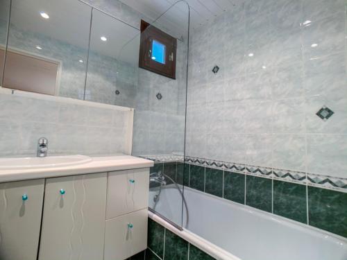 Appartement lumineux proche pistes et commerces, balcon, 6 personnes, parking