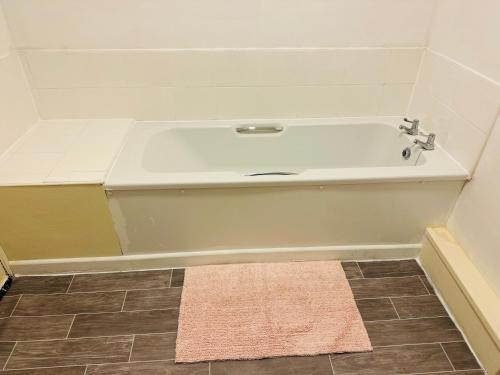 a bathroom with a bath tub with a sink at Double Bedroom in West Yorkshire, Leeds in Hunslet