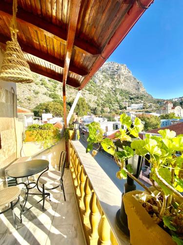 a balcony with a table and chairs and plants at Costas Inn in Spílion
