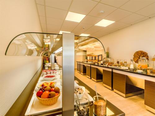 a restaurant with a buffet line with food on display at Villa Beachside in Eckernförde