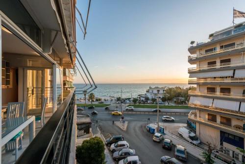 Flisvos Elite Seafront Luxury Apartment