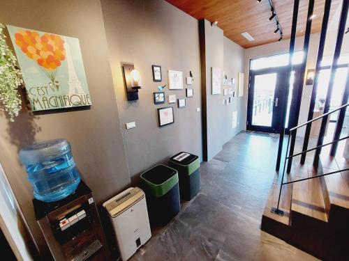 a hallway with a water tank and two trash cans at Summer Dream in Magong