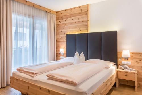 Postel nebo postele na pokoji v ubytování Superior Apartments Marialisa Rose