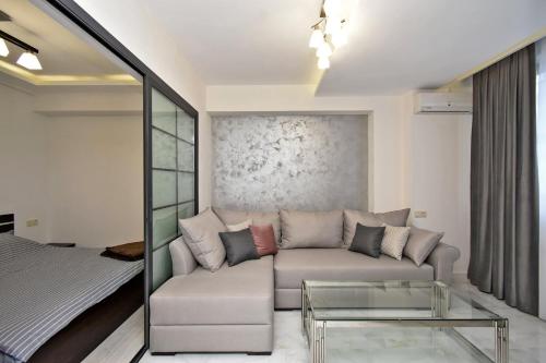 Posezení v ubytování Apart House in centr Koghbaci strit