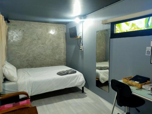 Postel nebo postele na pokoji v ubytování Smile Box Coffee & Resort