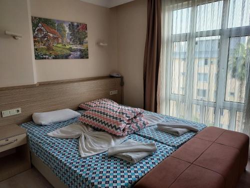 Ένα ή περισσότερα κρεβάτια σε δωμάτιο στο Larsens Suit Hotel