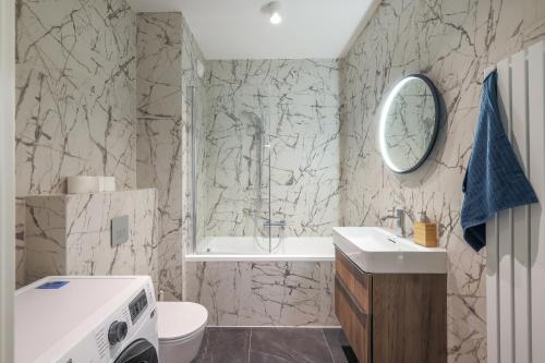 Kúpeľňa v ubytovaní Apartament z balkonem blisko Starego Miasta