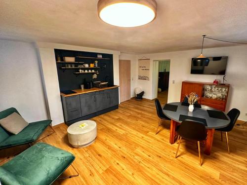 a living room with a table and a kitchen at RÖSCH Apartment in Weimar