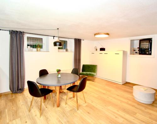 a dining room with a table and chairs at RÖSCH Apartment in Weimar