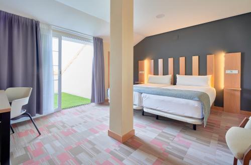 Postel nebo postele na pokoji v ubytování Smart Hotel La Sagra