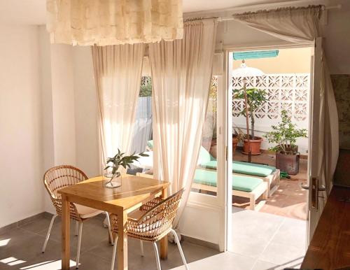 a dining room with a table and chairs and a couch at Casa Alejandro Las Vistas in Arona