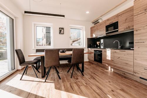 Cucina o angolo cottura di Tanners Chalet Apartments