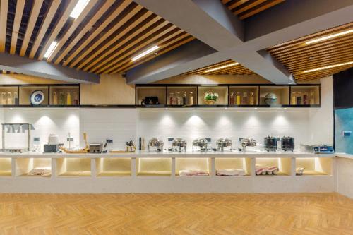 a kitchen with a counter with pots and pans at Echarm Hotel Foshan Guangfo Road Jiaokou Metro Station in Foshan