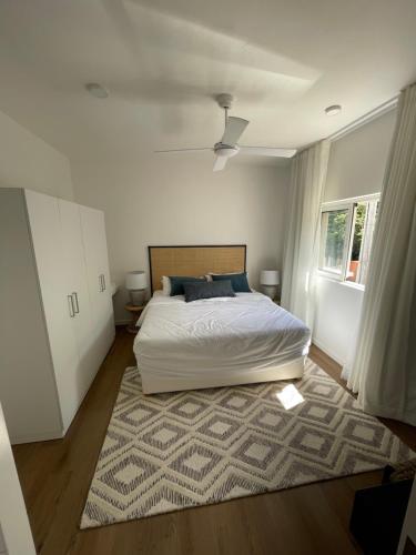 Katil atau katil-katil dalam bilik di Black River villa W17