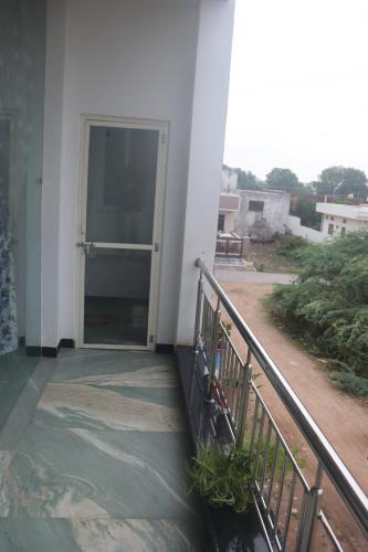 Un balcón o terraza de Sukh Sagar Homestay