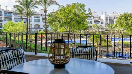 Beautiful Apartment overlooking communal gardens and pool JL112LT