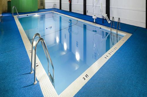 a large swimming pool with a blue floor at Lakeview Golf Resort Townhouses in Morgantown