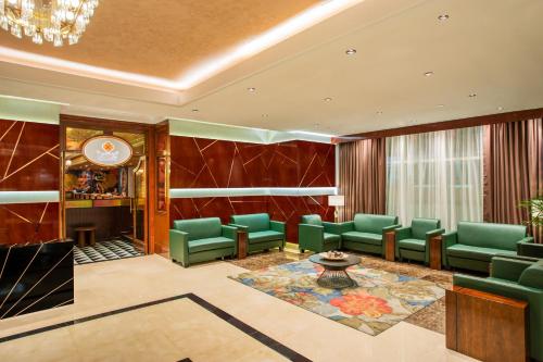 Park Regis Kris Kin Hotel Image