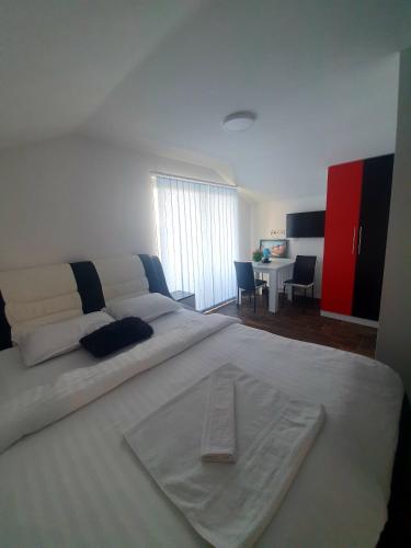 Ένα ή περισσότερα κρεβάτια σε δωμάτιο στο MOTEL ALADIN