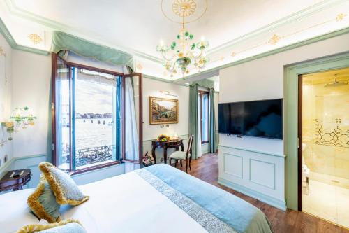a bedroom with a bed and a flat screen tv at Monaco & Grand Canal in Venice