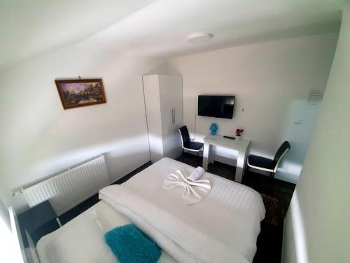 Μια τηλεόραση ή/και κέντρο ψυχαγωγίας στο MOTEL ALADIN
