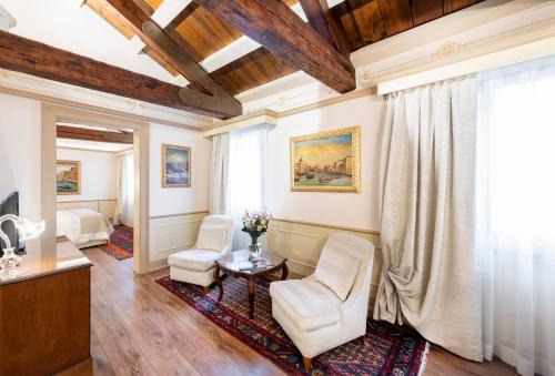 a living room with two chairs and a table at Monaco & Grand Canal in Venice