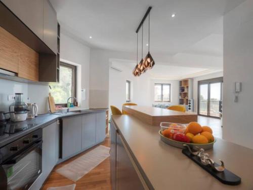 Η κουζίνα ή μικρή κουζίνα στο Luxury apartment with Sea view Przno, Sveti Stefan, Regina Residence