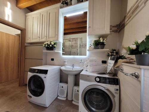 Afbeelding uit fotogalerij van Eva Lake Endine Hospitality in Endine Gaiano