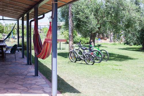 two bikes parked next to a hammock in a park at Agriturismo Fontetrilla in Orbetello