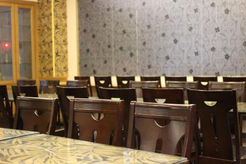 a dining room with a table and chairs and a room with at Home Full Hotel in Jincheng