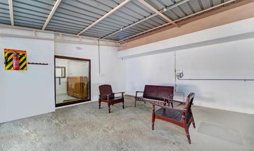 a living room with a bench and a table at Itsy Hotels Green Villaa, 2 Km From Pondicherry Railway Station in Puducherry