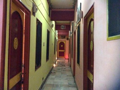 an empty hallway of a building with a hallwayngth at Govind Hotel in Jodhpur
