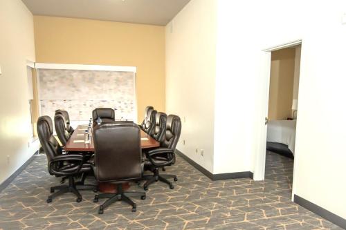 Гостиная зона в Holiday Inn Oakland Airport by IHG