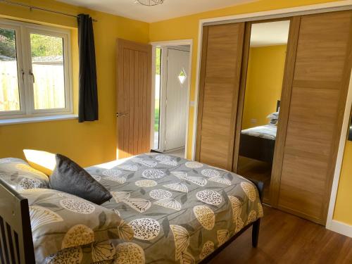 a bedroom with a bed and a window at Appleacre Accommodation in Winford