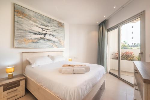 A bed or beds in a room at Jardines - Tabor 1 2 POOL VIEW 1B