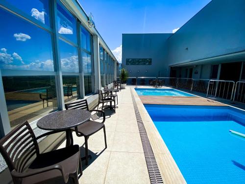 Bazén v ubytování Hotel Rainha do Brasil nebo v jeho okolí