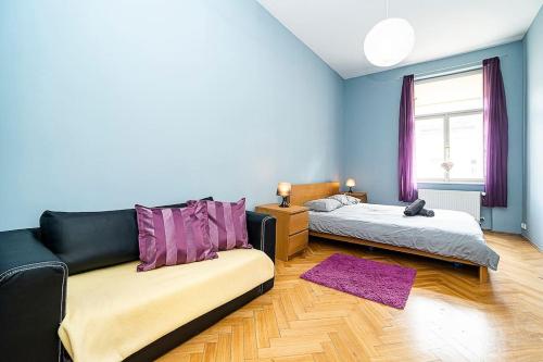 Posteľ alebo postele v izbe v ubytovaní Cozy and sunny apartment in uptown