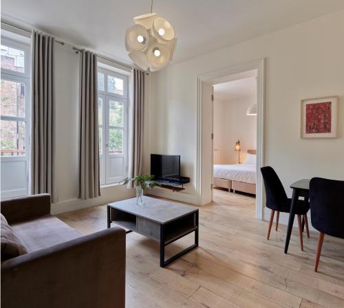 a living room with a couch and a table at Be Mate Casa Di Bava in Istanbul