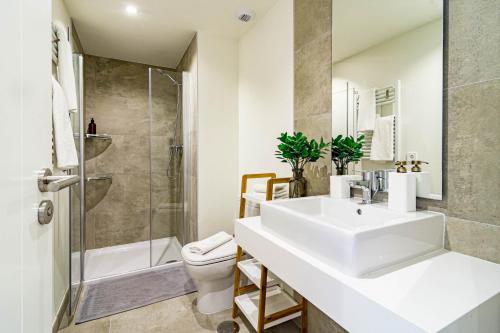 a bathroom with a sink and a shower and a toilet at INF25E- Tastefully furnished flat, Estepona center in Estepona