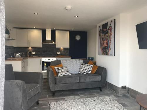 Seating area sa Mumbles - Modern Apartment with panoramic sea views