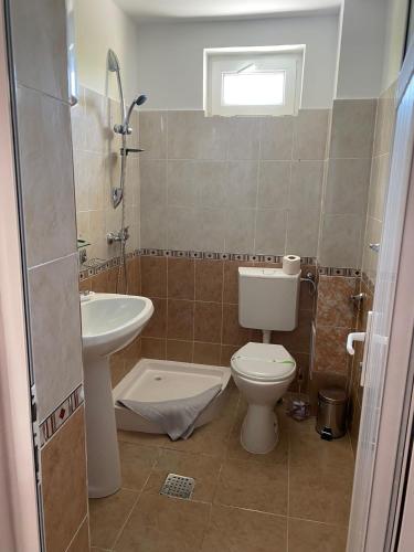 Kamar mandi di Casa Amos