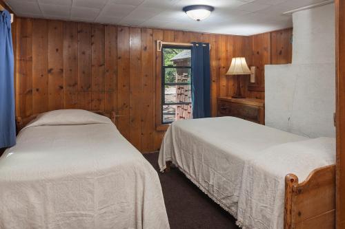 Idyllwild Innにあるベッド