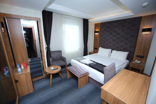 Ένα ή περισσότερα κρεβάτια σε δωμάτιο στο Grand Silay Hotel
