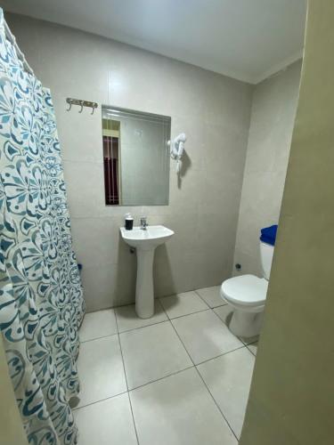 A bathroom at Intimo Hotel Los Heroes